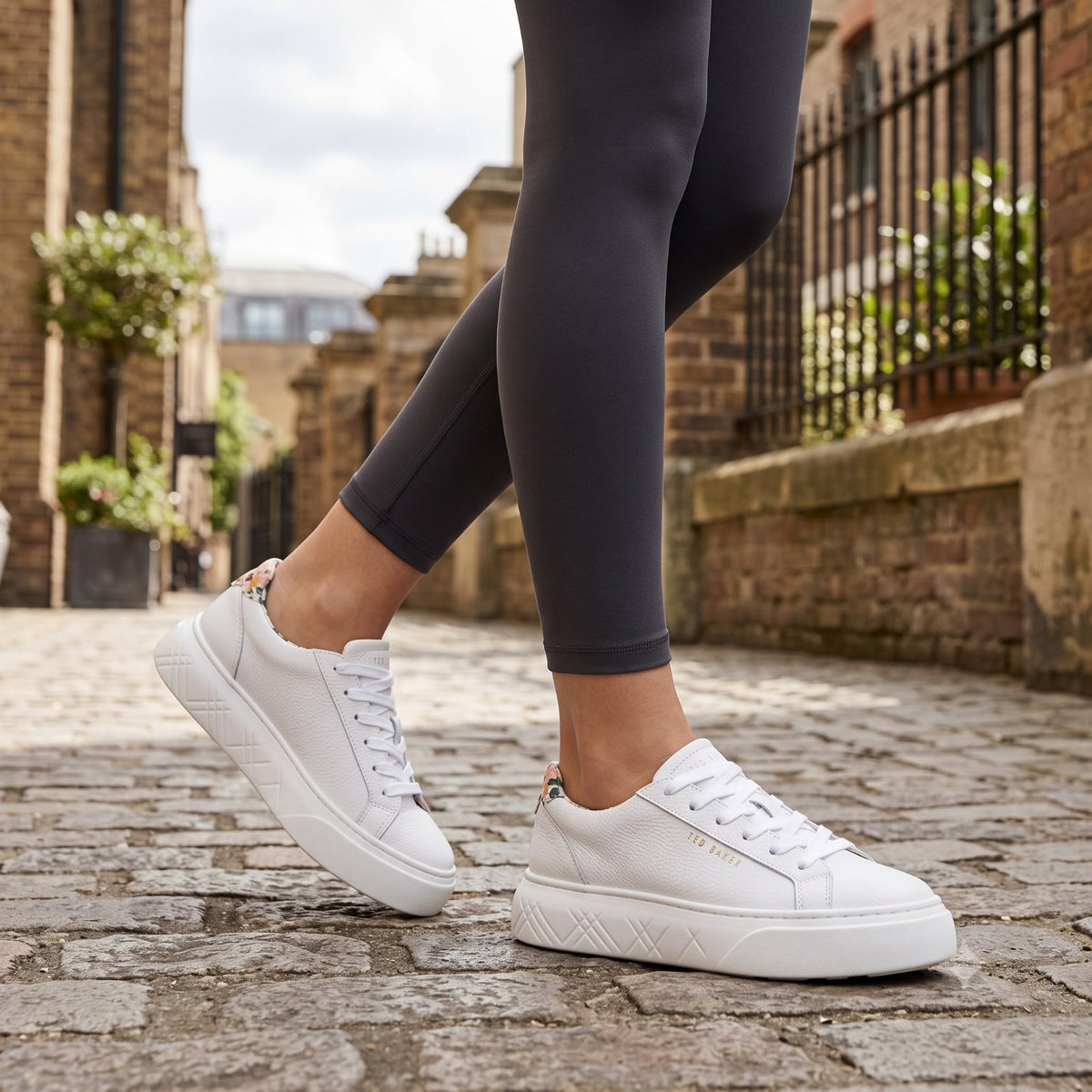 Ted Baker Women's White Leather Sneakers Cushioned Comfortable Size 8 M