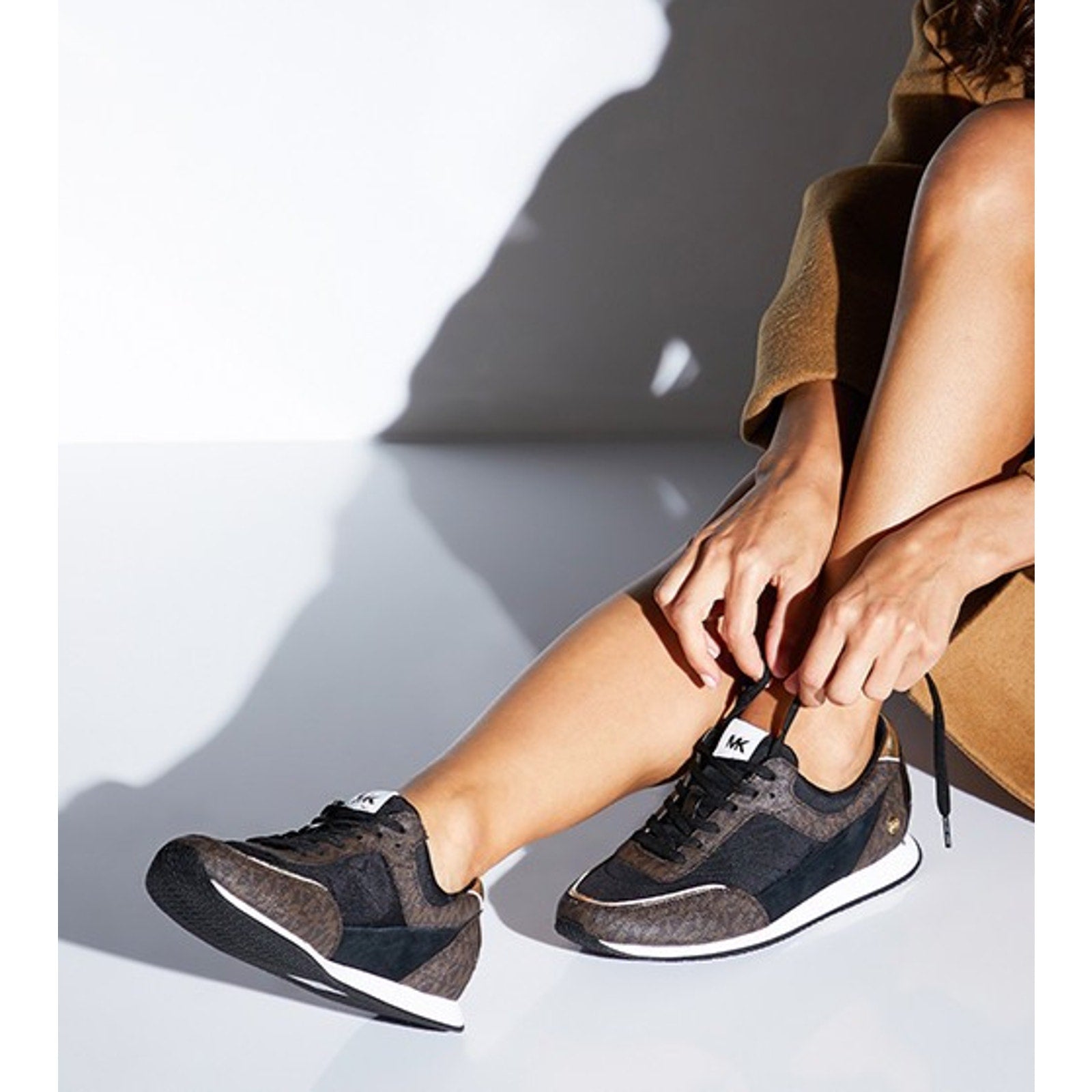 MICHAEL KORS Callan Round Toe Low Top WOMENS Sneakers BLACK/BROWN Size 8.5 M Michael Kors