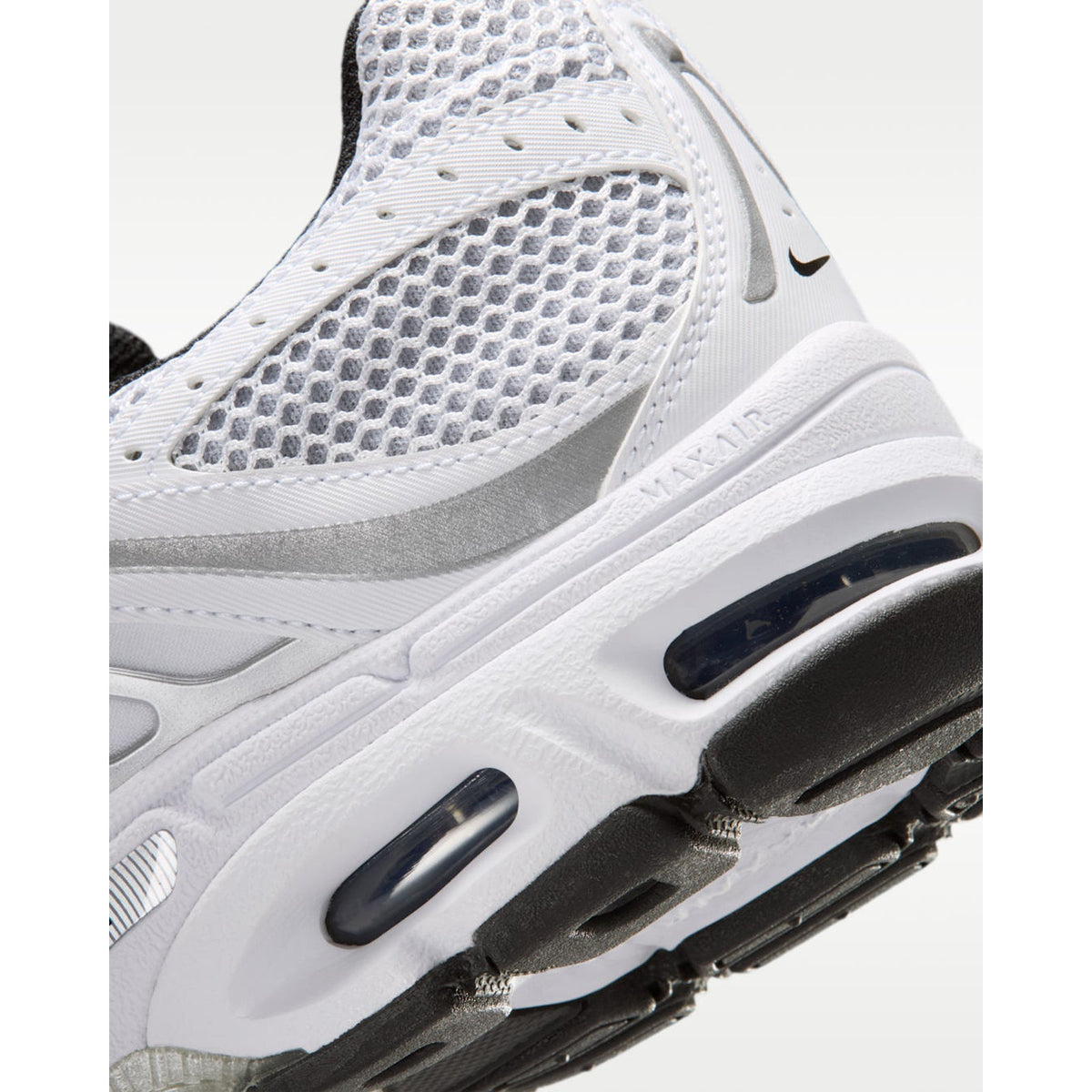 Nike Men's Air Max Moto 2K Running Shoes, Size 11 M Photon Dust/Metallic Silver