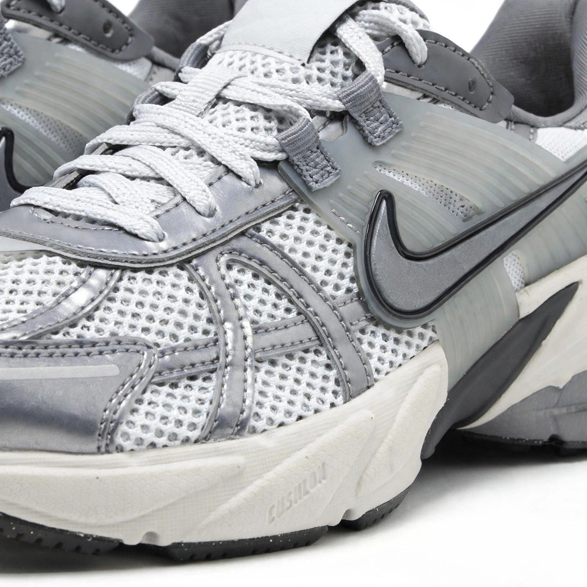 Nike V2K Run Pure Platinum Grey Running Shoes Women's Size 10/ Men 8. 5 New